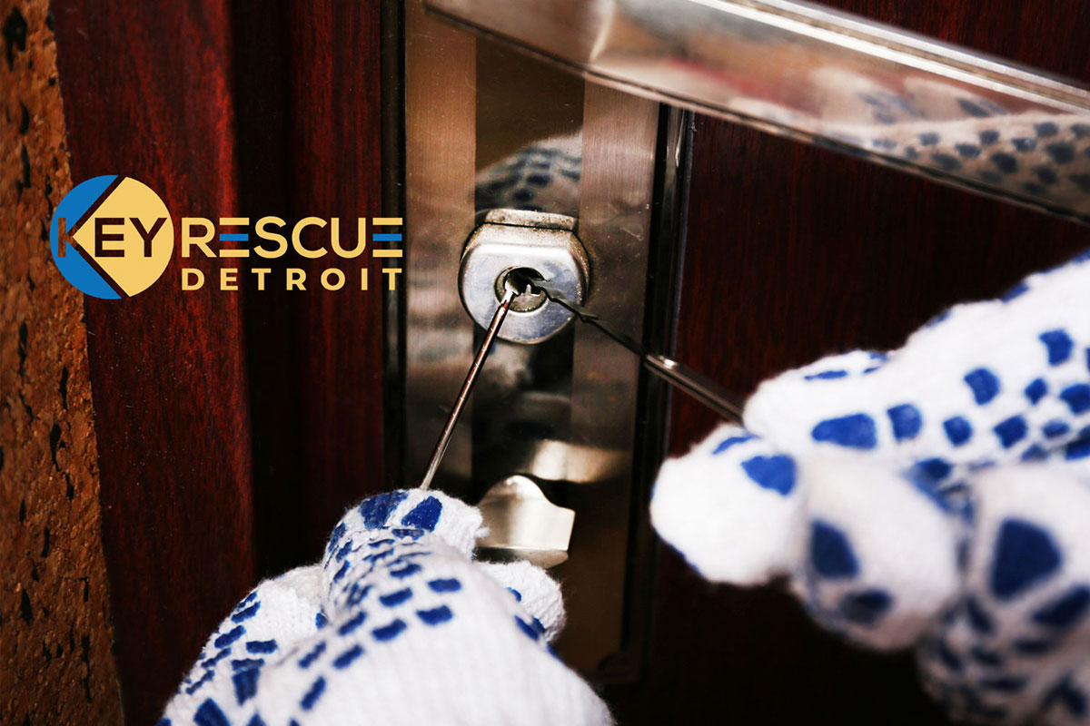 Instant, Home lockout service without incurring lock damage and always for an affordable rate.